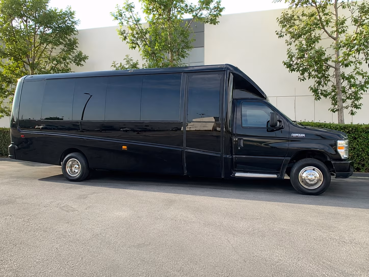 minibus rentals for fontana wedding party transportation