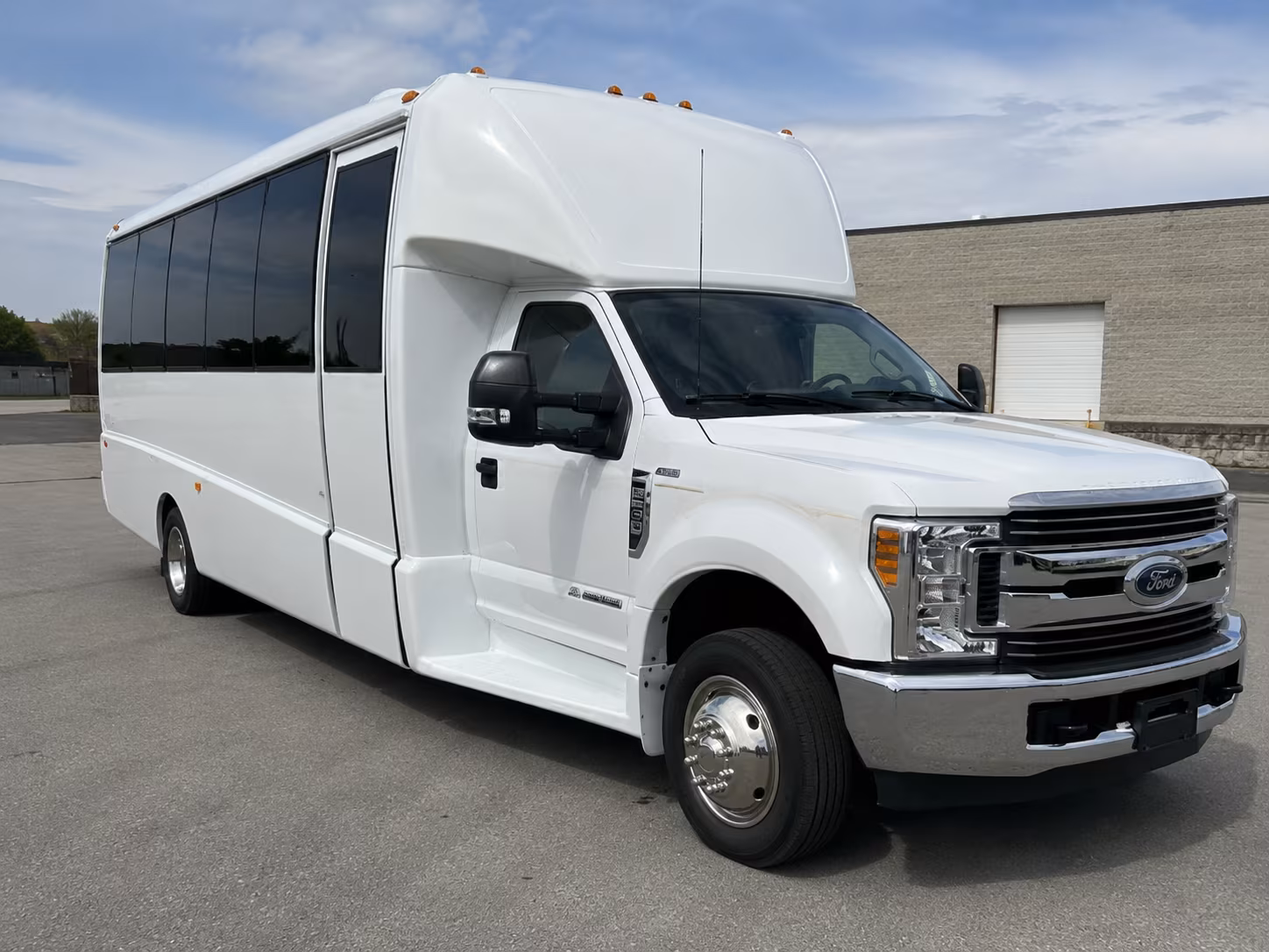 wedding and quinceanera buses for fontana celebrations